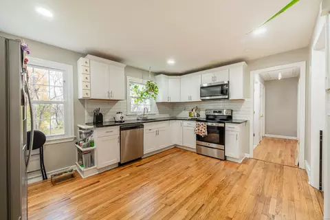 1172 Wintergreen Ave, Hamden, CT 06514