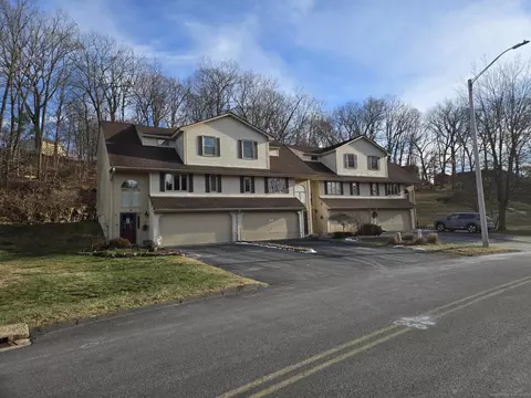 61 Apple Hl #61, Newington, CT 06111