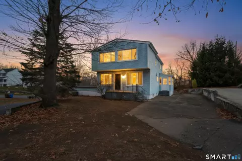 10 Oronoque Trl, Shelton, CT 06484