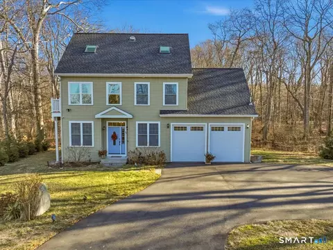 93 Shore Rd, Waterford, CT 06385