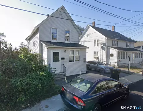 19 Clover Ct, New London, CT 06320