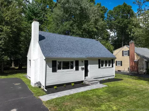 32 Miles Standish Dr, West Hartford, CT 06107