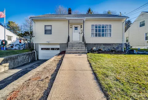 40 Leaf Ave, Waterbury, CT 06705