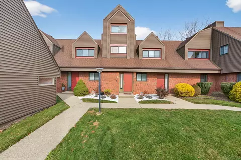 93 Montoya Dr #93, Branford, CT 06405