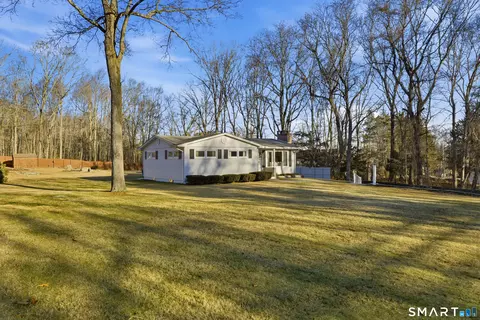 89 Sharp Hill Rd, Uncasville, CT 06382