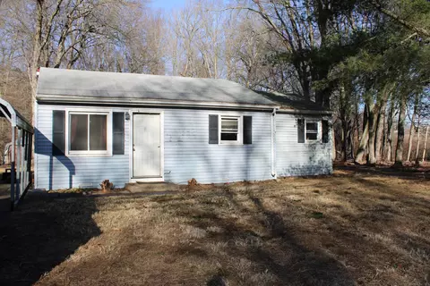 66 Stockhouse Rd, Bozrah, CT 06334