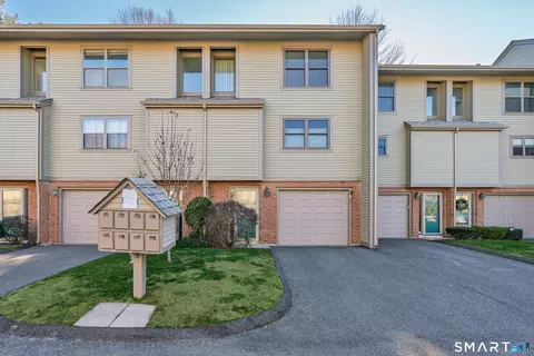 114 Metacomet Dr #1104, Meriden, CT 06450