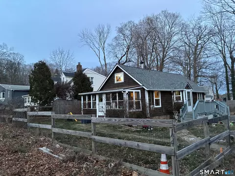 14 Mattabeseck Rd, Middlefield, CT 06455
