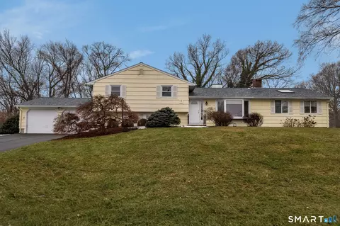 40 Puritan Ln, Madison, CT 06443