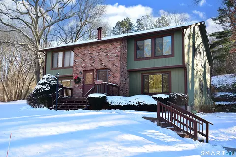 49 Cliffside Dr #B, Manchester, CT 06042