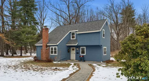 7 Tamarack Ln #7, Simsbury, CT 06070