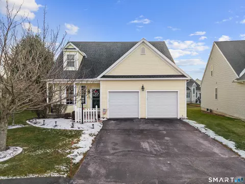 24 Phillips Farm Rd #24, East Hartford, CT 06118