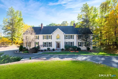 40 Magellan Ln, Easton, CT 06612