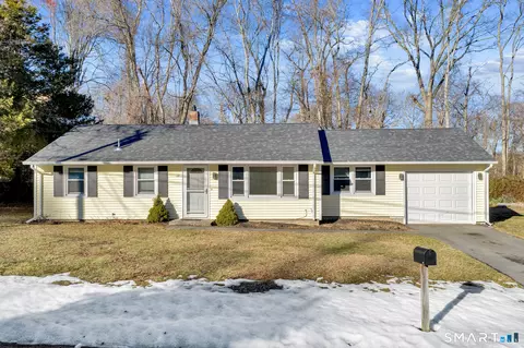 12 Nutmeg Dr, Clinton, CT 06413