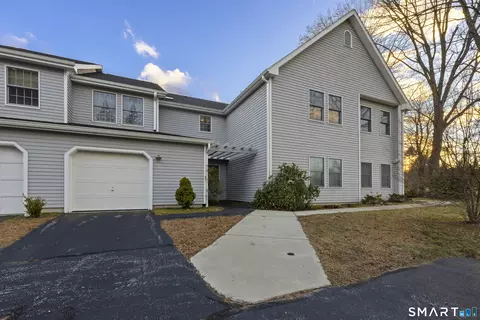 3 Fairways Cir #3, Woodstock, CT 06281