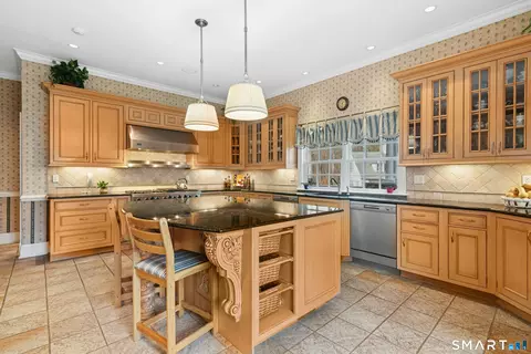 Kitchen - 63 Turney Rd, Redding, CT 06896 photo 3 of 4