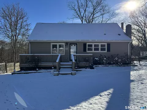 11 Blumenthal Dr, Uncasville, CT 06382