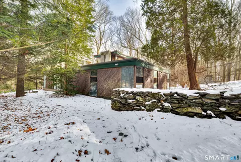 68 Orchard Rd, Woodbridge, CT 06525
