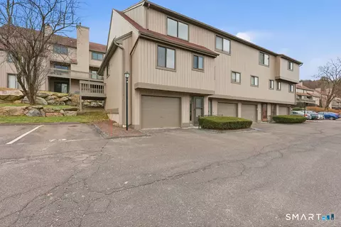 73 Dorchester Ct #73, Beacon Falls, CT 06403