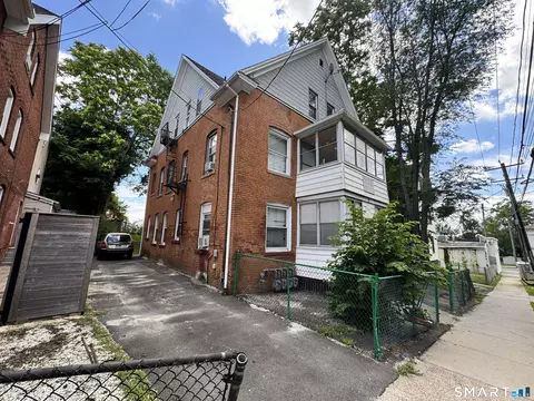 15 Tremont St, New Britain, CT 06051