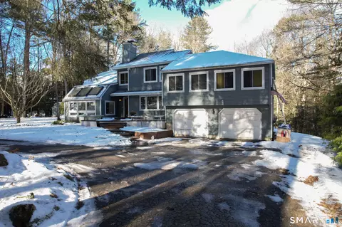 40 Den Rd, New Hartford, CT 06057