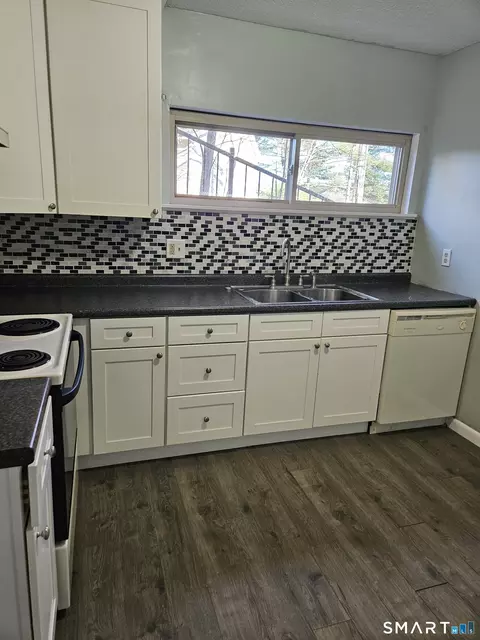 150 Sheraton Ln #150, Norwich, CT 06360