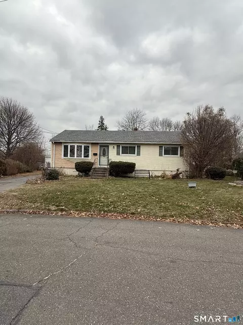 11 Flaum Dr, West Haven, CT 06516