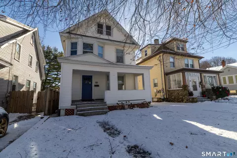 90 School St, New London, CT 06320