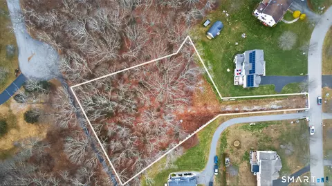 9 Arrowhead Trl, Waterford, CT 06385