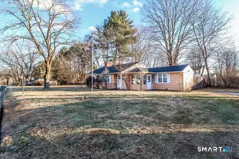 39 Cedar Ln, Cheshire, CT 06410