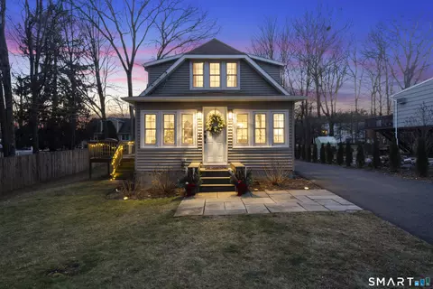 129 Grumman Ave, Norwalk, CT 06851
