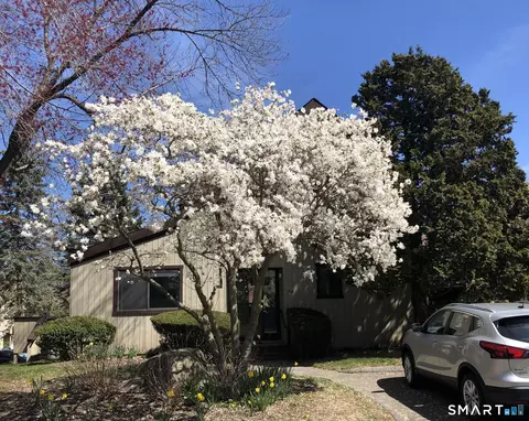 511 Opa Ln #B, Stratford, CT 06614