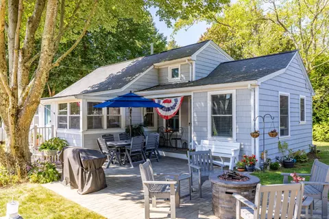 12 Littlefield Dr, Old Lyme, CT 06371