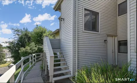 280 Brittany Farms Rd #E, New Britain, CT 06053