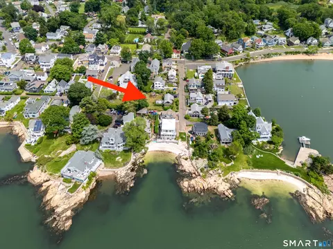 39 Little Bay Ln, Branford, CT 06405