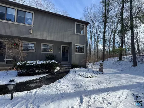 12 Edgehill Ct #12, Woodbury, CT 06798