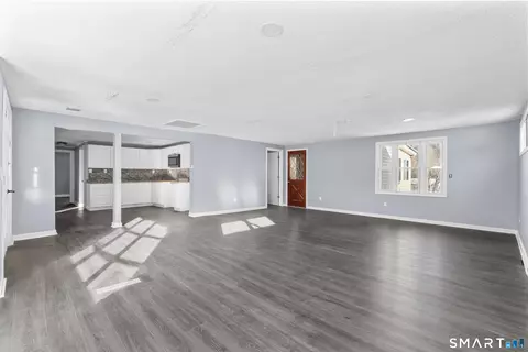 61 Flyers Dr, Norwich, CT 06360