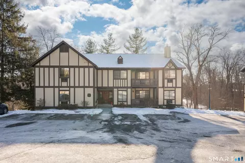 26 Essex Ct #26, Brookfield, CT 06804