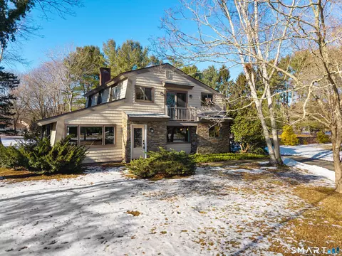 18 Shawandassee Rd, Waterford, CT 06385