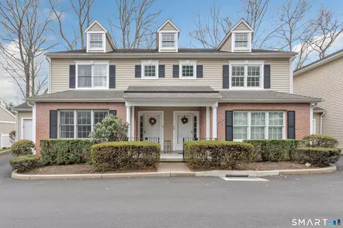 8 Hawthorne Ridge Cir #8, Trumbull, CT 06611