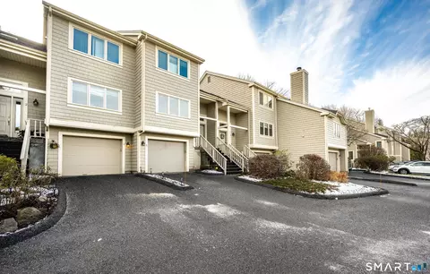 11 Boulevard Dr #1-3, Danbury, CT 06810