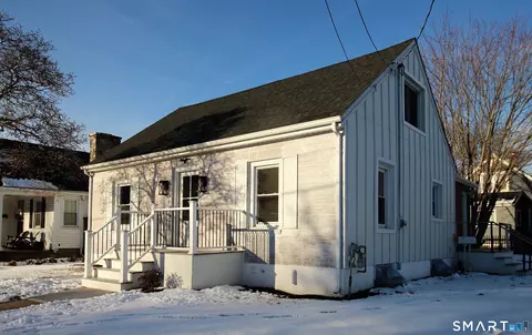 35 Fairchild St, Naugatuck, CT 06770