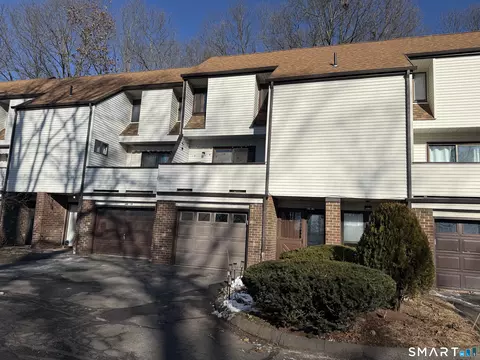 285 Queen St #10I, Southington, CT 06489