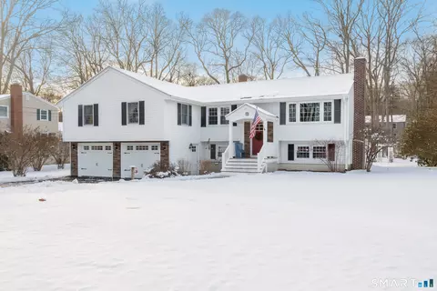 43 Roxbury Ct, Niantic, CT 06357