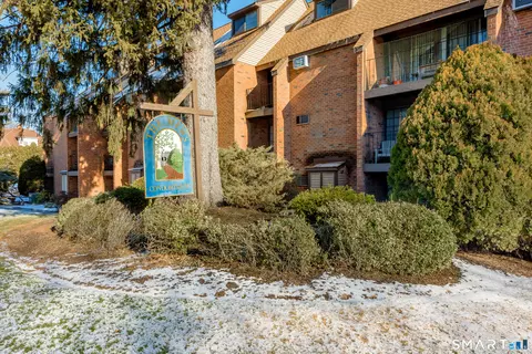 38 N Main St #14, West Hartford, CT 06107