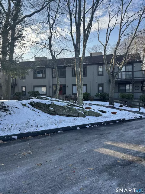 33 Harbour Vlg #D, Branford, CT 06405