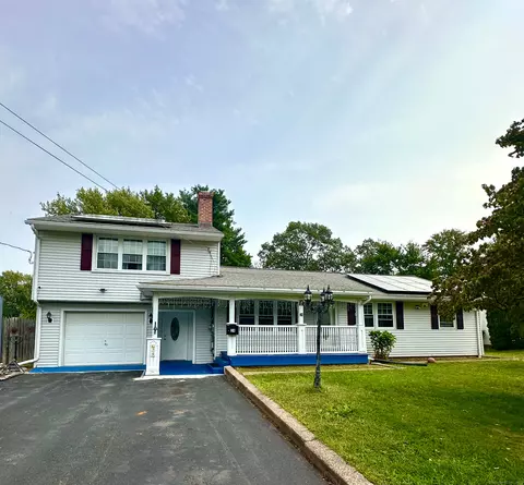 24 Bel Aire Cir, Windsor Locks, CT 06096