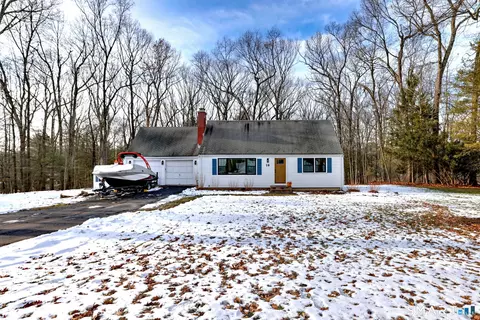 10 Woodcliff Dr, Simsbury, CT 06070