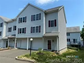 11 Mannions Ln #D-11, Danbury, CT 06810