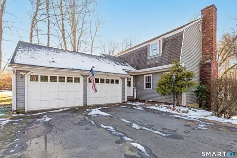 637 Watertown Rd, Middlebury, CT 06762
